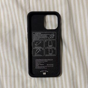 Black charging case iphone 12